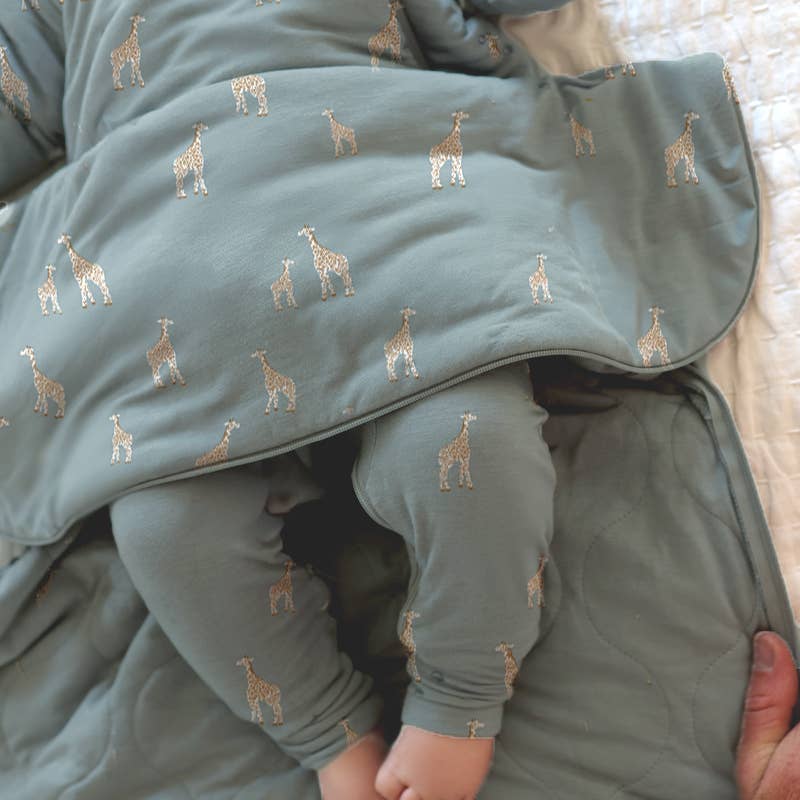 LONG SLEEVE SLEEP BAG: Giraffe Moss / 9-18M / 1.0