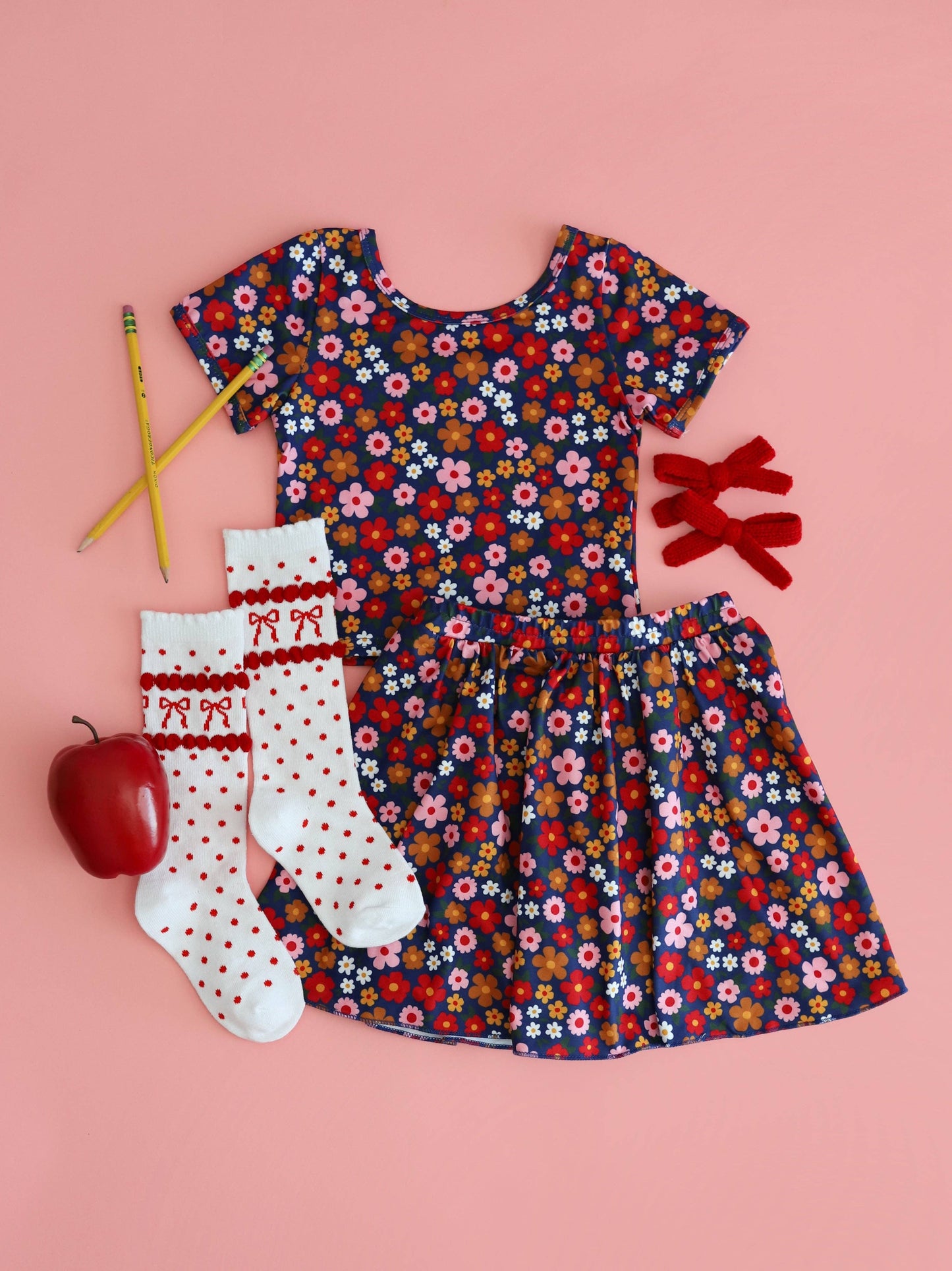Red Bow Scalloped Knee Socks: 4-6 YEARS