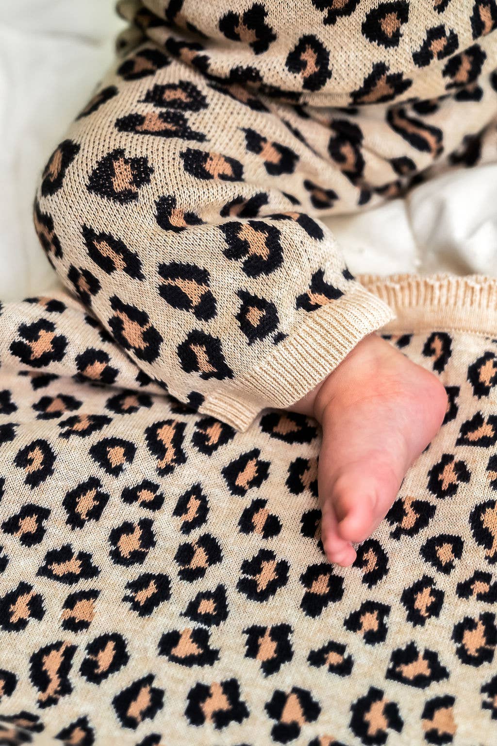 Leopard Jacquard Knit Baby Jumpsuit (Organic Cotton): Oatmeal Heather / 12-18M
