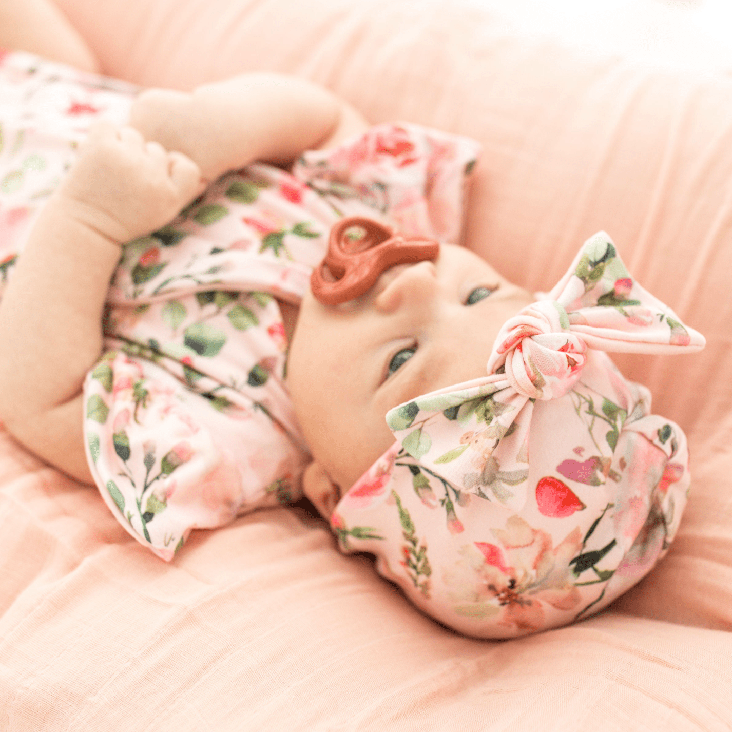 RUCHED BEANIE WITH BOW: Dusty Roses / 0-6m