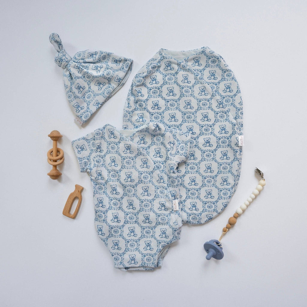 COCOON SWADDLE: Bon Voyage / Small with knotty beanie