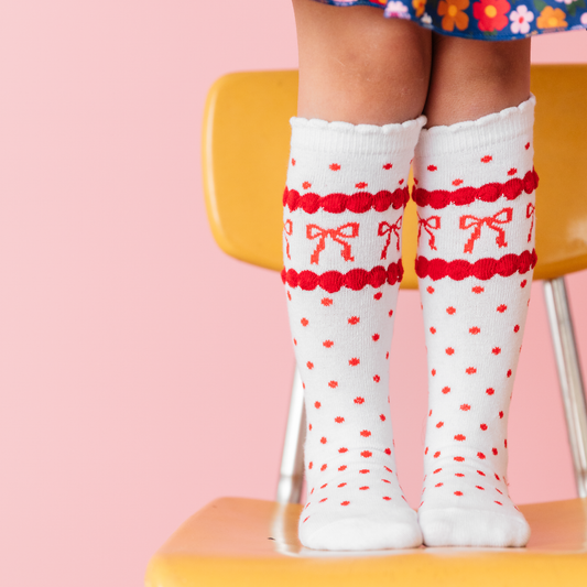 Red Bow Scalloped Knee Socks: 4-6 YEARS