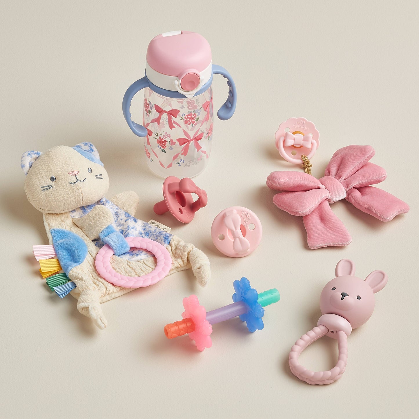 Itzy Sips™ Straw Cup With Snap-Close Lid: Ribbons & Roses