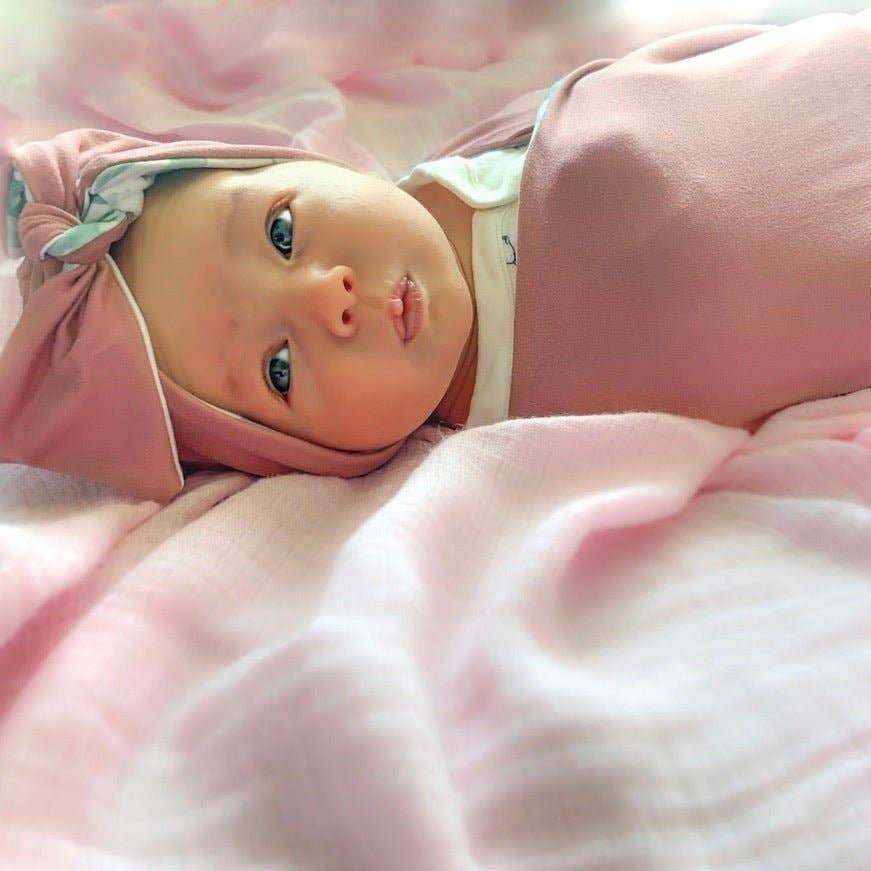 RUCHED BEANIE WITH BOW: Dusty Roses / 0-6m